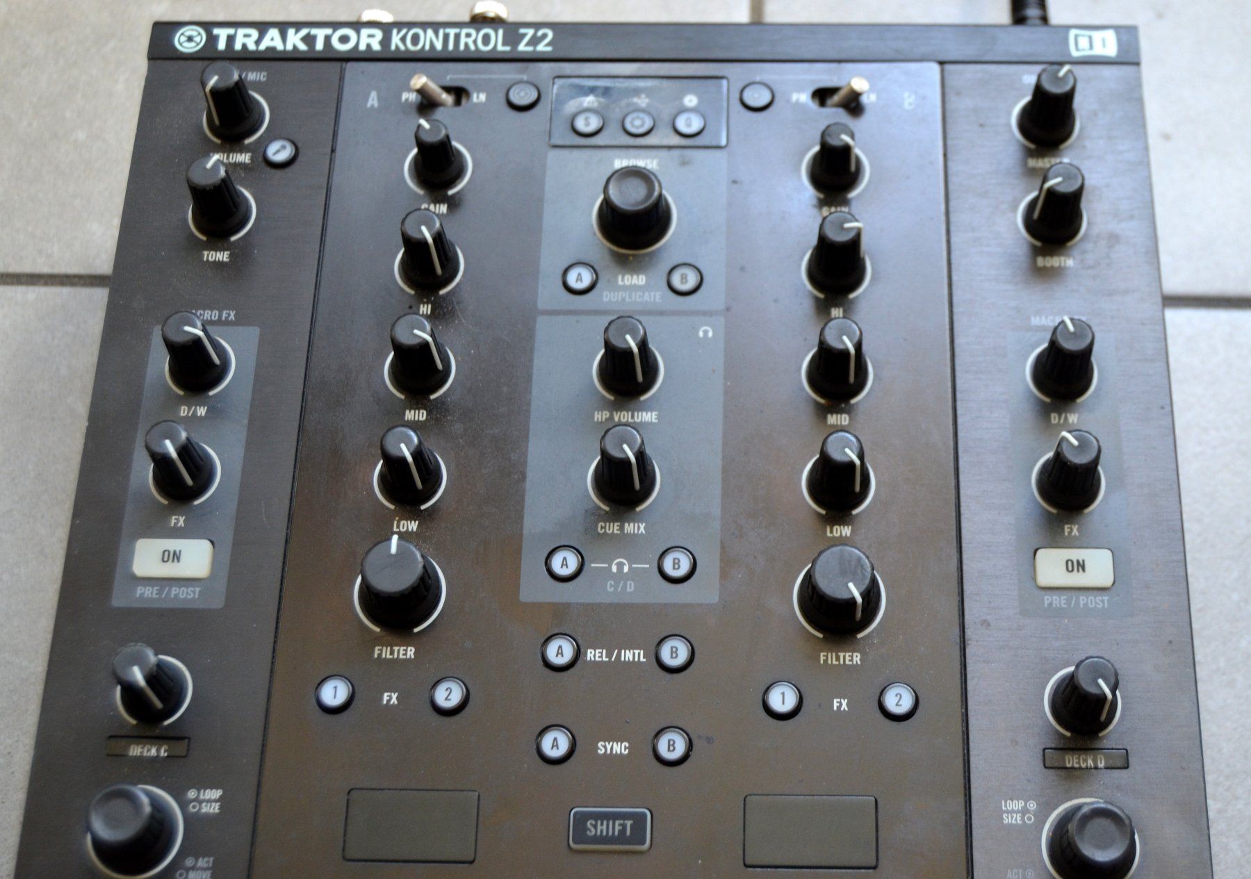 Traktor Console di mixaggio: Traktor Kontrol Z2 DJ Mixer / Table de mixage – Usato da Collonges venduto da arashee 4