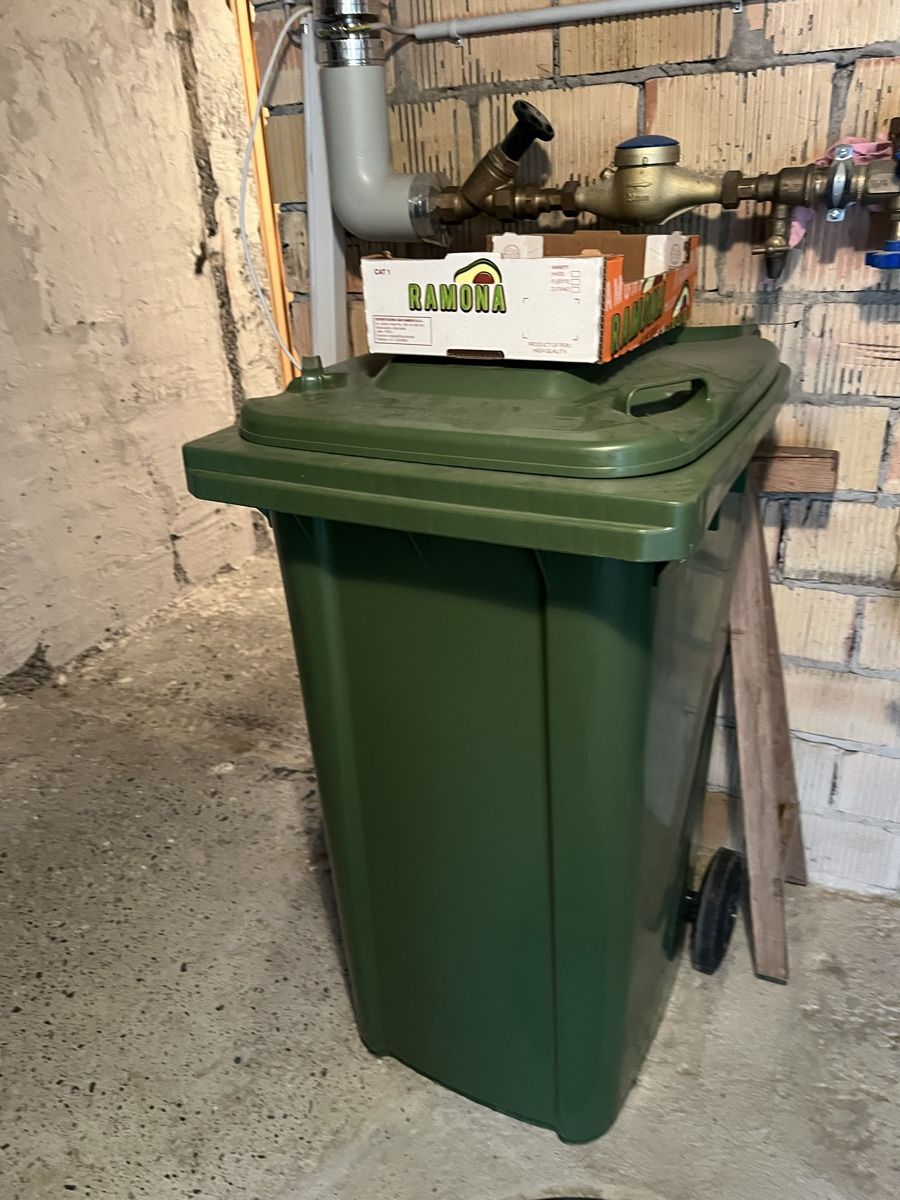 Sonstiges für Büro & Gewerbe: Abfallbehälter/Grüncontainer grün 240l – Neu (gemäss Beschreibung) aus Kirchberg BE von wimmler
