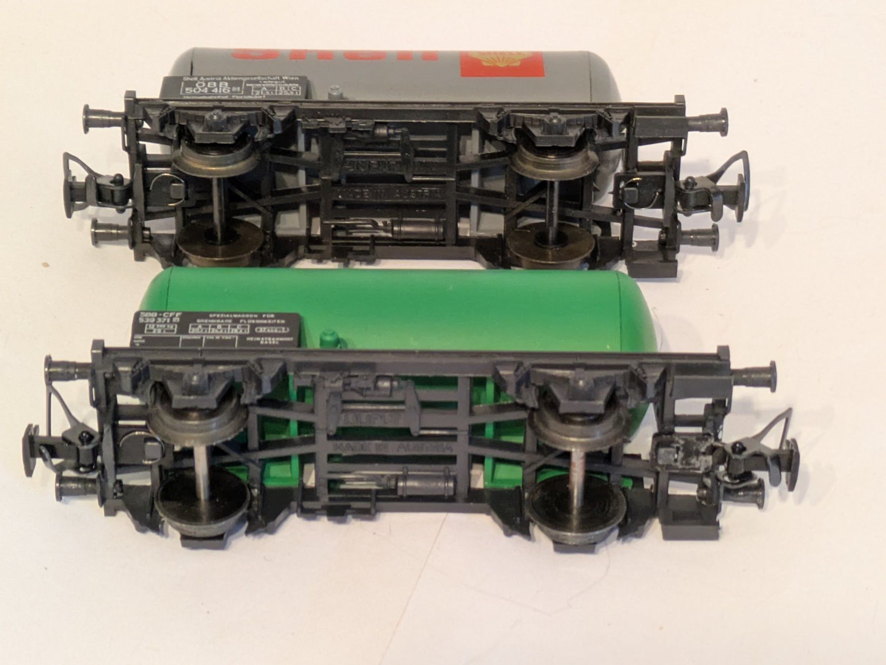 Liliput Modelleisenbahnen: 2 Tankwagen – Gebraucht aus Büttikon AG von bae_98h5 1
