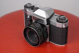 Analog Vintage Kamera Praktica mit Objektiv