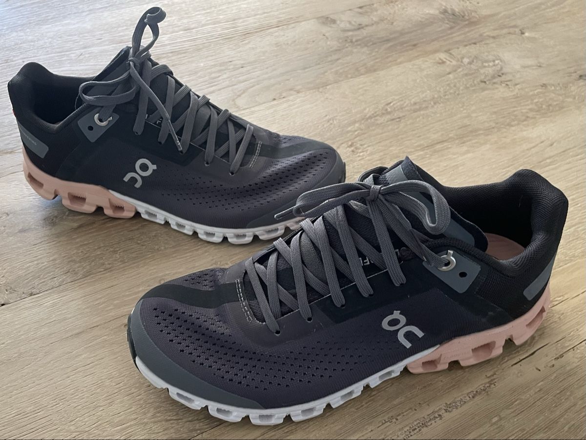 On Damenschuhe: On cloud Grösse 37.5 fast neu – Gebraucht aus Böbikon von dob_9y97 2