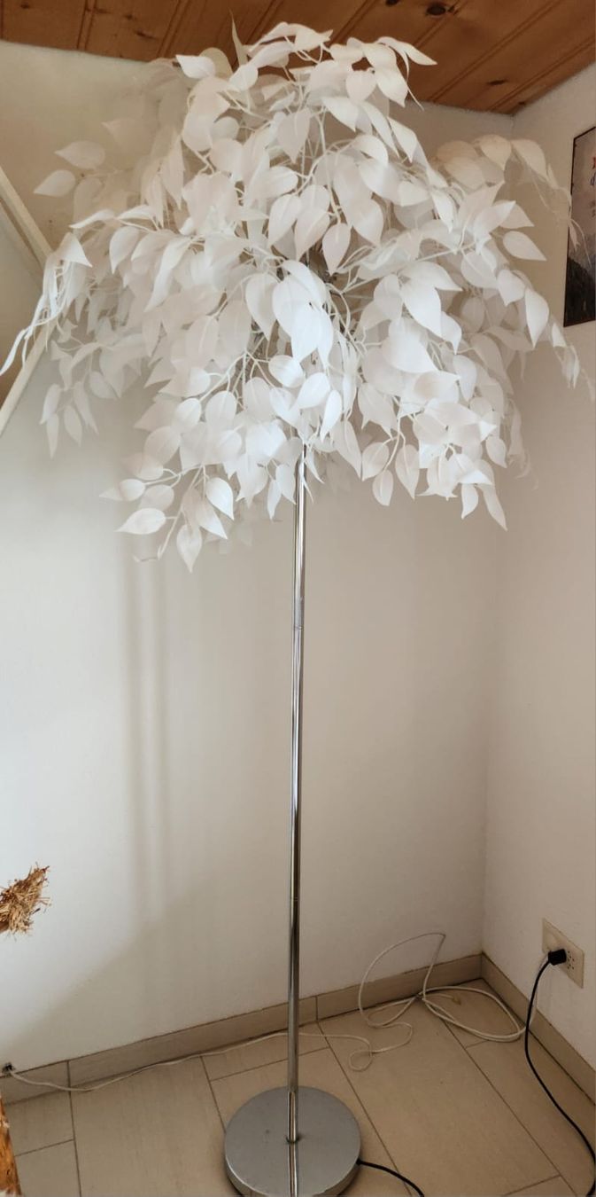 Lampade: Weisse Stehlampe Baum Design! – Usato da Röthenbach i. E. venduto da 3538ScaniaR420