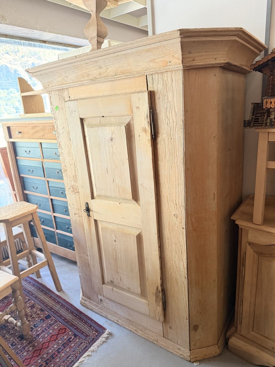 Armadi: petite armoire une porte sablée  – Usato da St-Maurice venduto da antikdestok