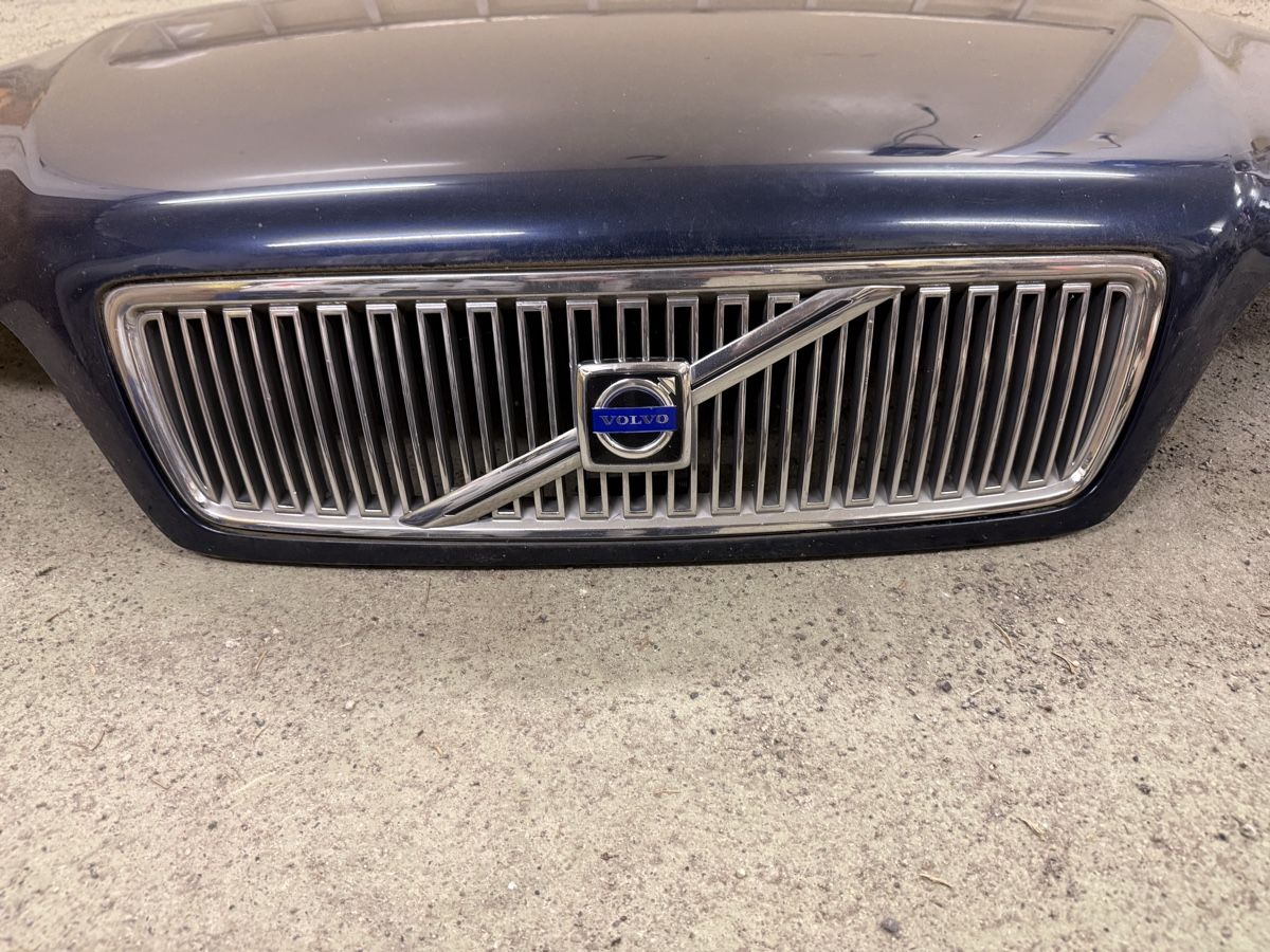 Volvo Tutti pezzi di ricambio auto: Volvo C70 Motorhaube mit Kühlergrill – Usato da Bernhardzell venduto da HeicoVolvo 1