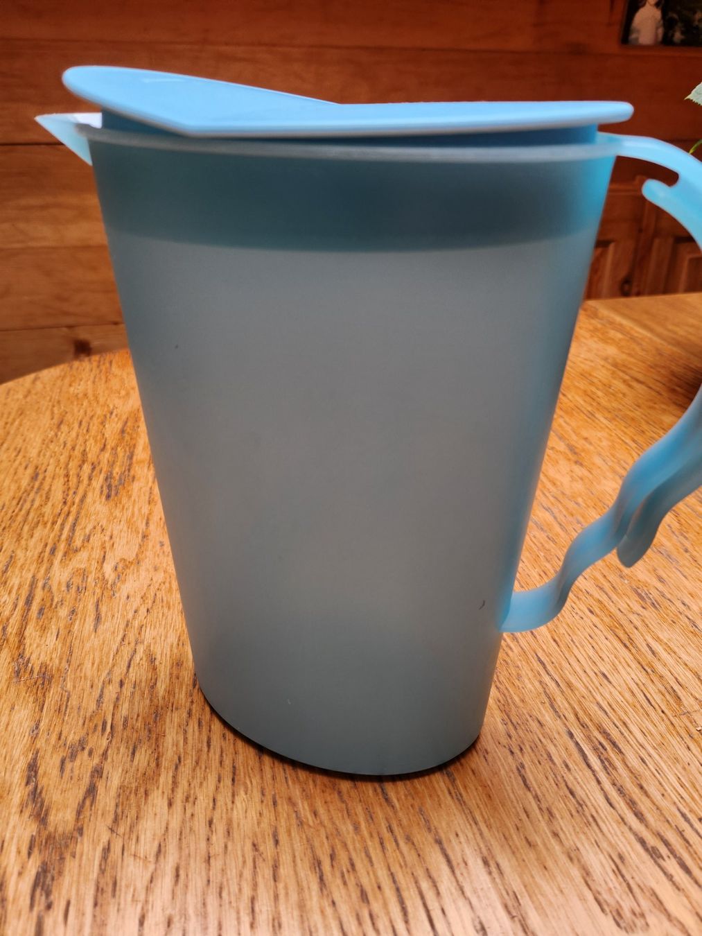 Tupperware Behälter & Ähnliches: Tupperware Aqua Krug 2l -2,1l , Gelb oder  Hellblau – Gebraucht aus Gstaad von Meiel2020 1