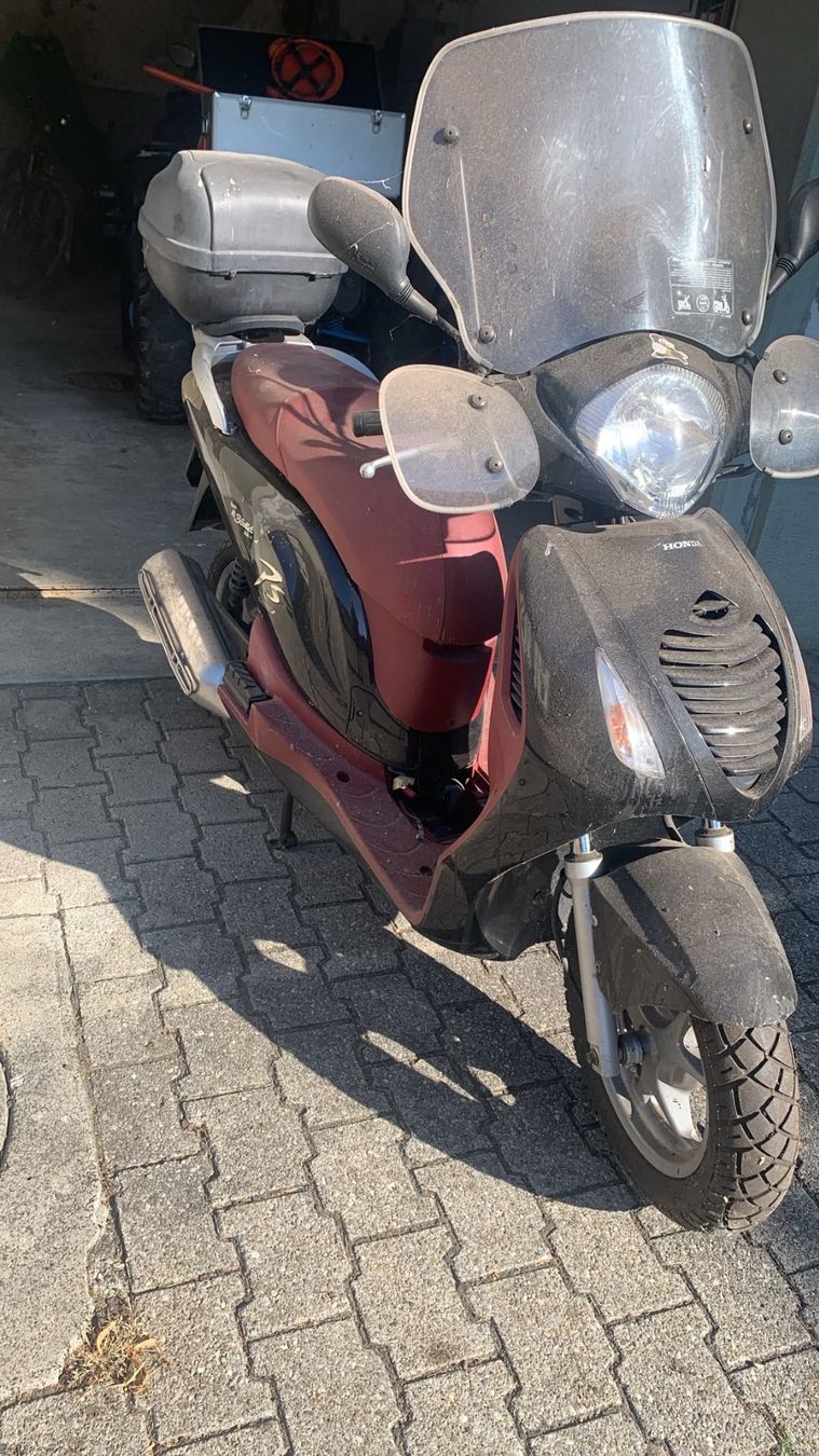 Honda Sonstige: Roller defekt für Ersatzteile – Defekt aus Oberburg von bit_c8r2 2