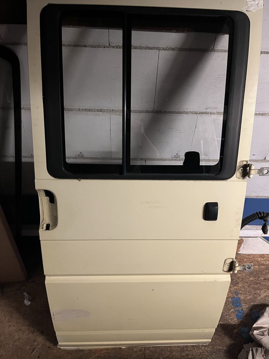 Volkswagen Alle Autoersatzteile: Vw t4 Doka Türe mit Schiebefenster – Gebraucht aus Allschwil von Gabi745i