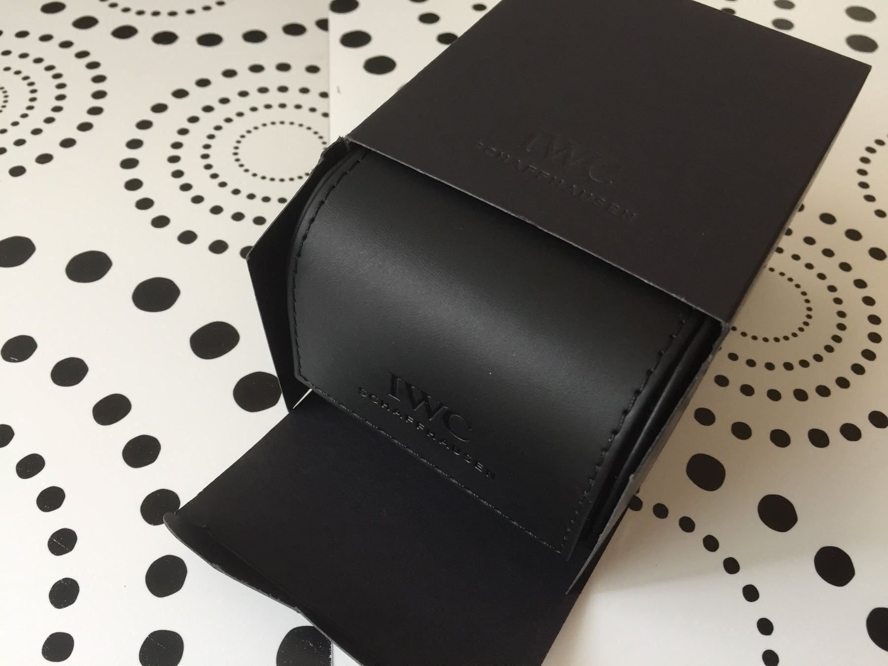 Scatole porta orologi: IWC ORIGINAL - WATCH BOX - CASE ETUI SCHACHTEL – Nuovo e nell'imballaggio originale da Blonay venduto da Les_jeunes 2