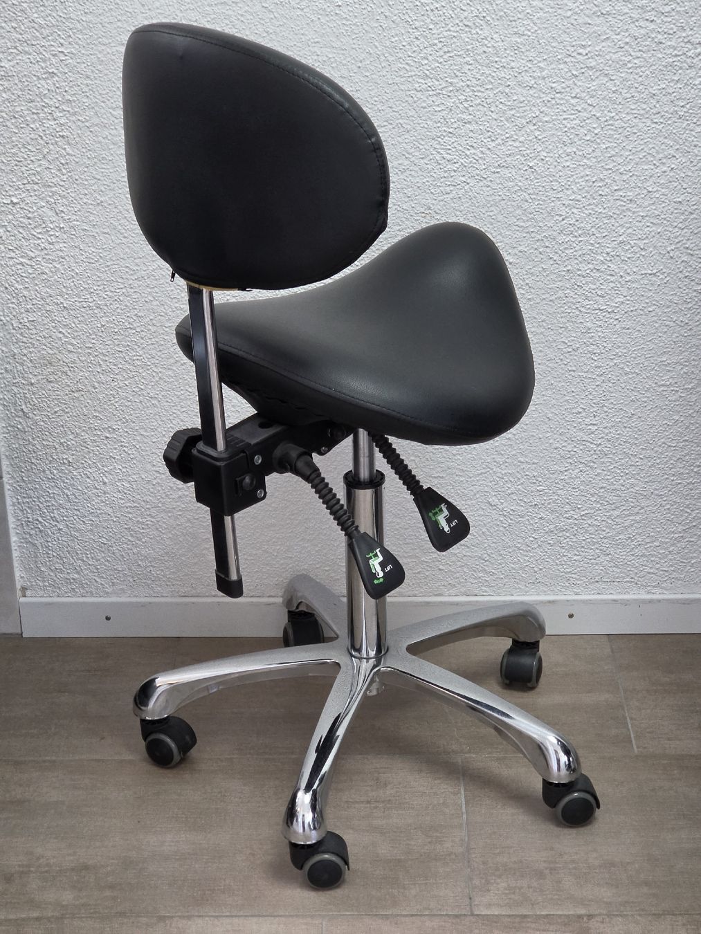 Stühle: Coiffeur Sattelsitz mit Lehne – Gebraucht aus Bischofszell von Malabi 2