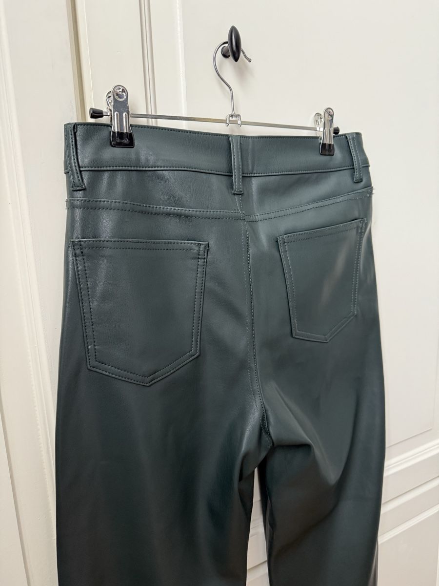 Hosen: Vegan leather dark green pants NEW – Neu (gemäss Beschreibung) aus Zürich von eve_m2gr