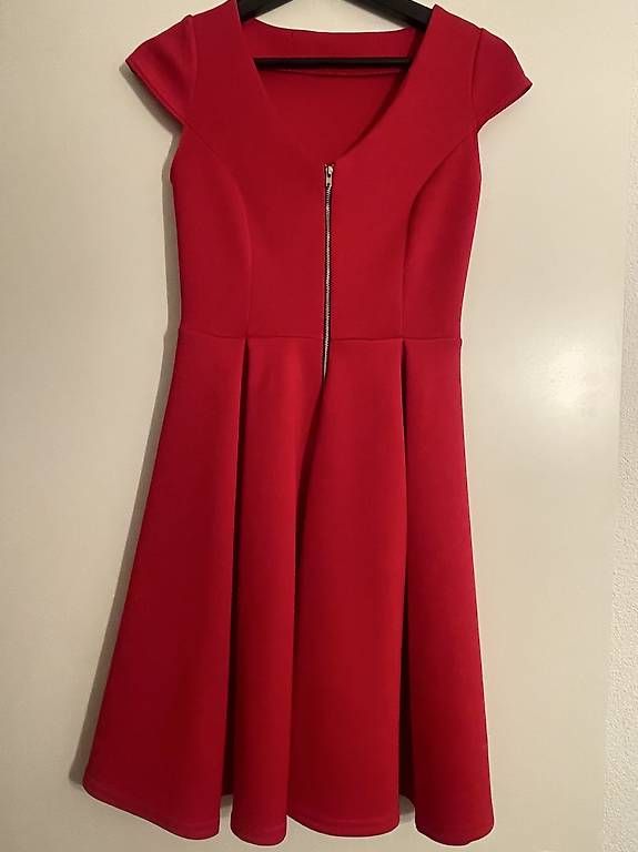 Vestiti: Kleid Damen rot Gr. 34/36 – Usato da Villmergen venduto da Sabsi92