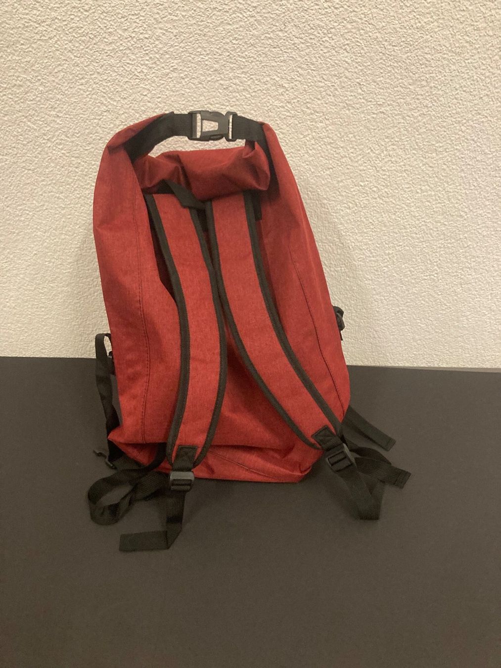 Zaini: Rucksack wasserdicht, ca. 60 x 40 cm, dunkelrot – Nuovo e nell'imballaggio originale da Neuenhof venduto da jorogo 7