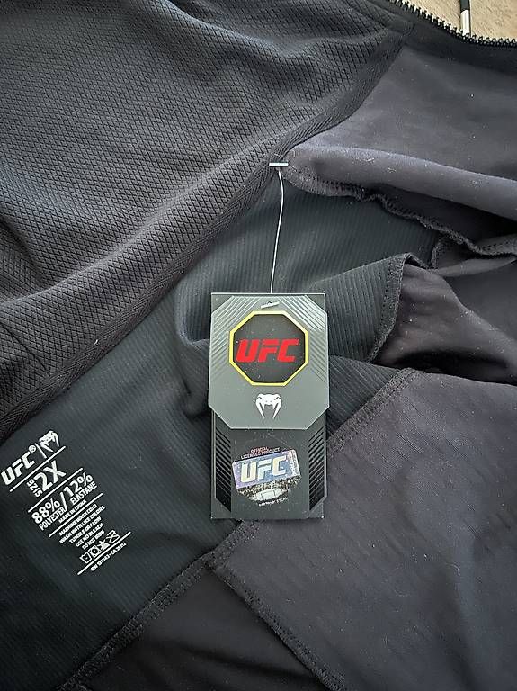 Giacche: UFC x Venum Trainer Jacke XXL – Usato da Grüt (Gossau ZH) venduto da Nevio-Weiss 1