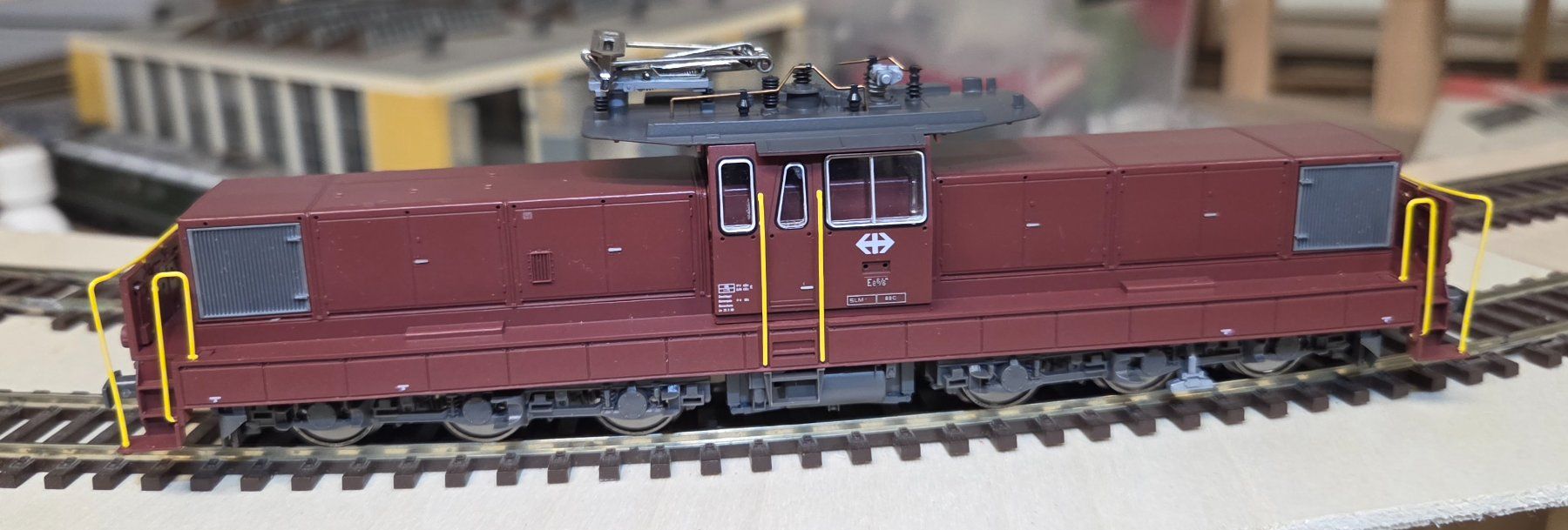 Hobbytrain Modellini di ferrovie: Hobbytrain 61660 SBB Ee 6/6 Dc analog – Usato da Lostallo venduto da Berto 2