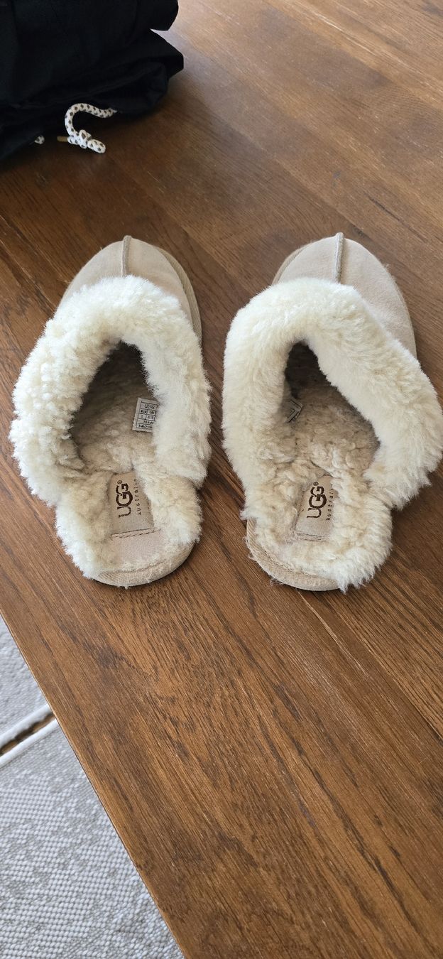 Ugg Damenschuhe: Kuschelige UGG Hausschuhe Gr. 38,5 – Gebraucht aus Kirchlindach von Javea7 1