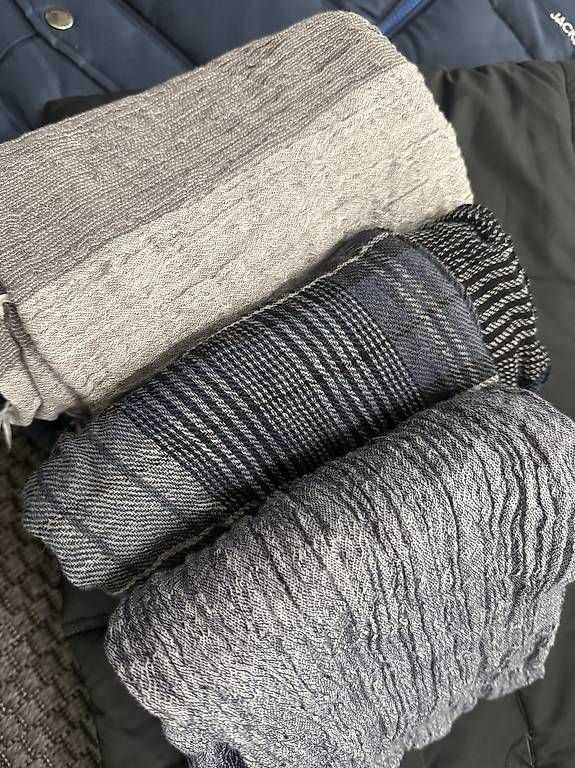 Levi's Lotti di vestiti: Herrenkleidung levis etc – Usato da Laufen venduto da car_2fnm 1