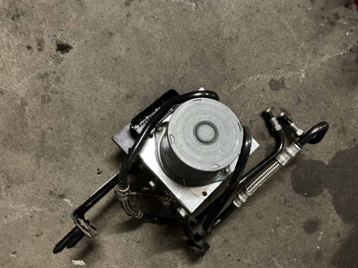 BMW Tutti pezzi di ricambio auto: BMW X3 3.0sd 2006 ABS-Block – Usato da Schlossrued venduto da Mtimbo7 1