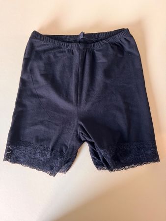 Shorts, ONLY, Grösse XS, 2 Stück (Schwarz mit Spitzen)