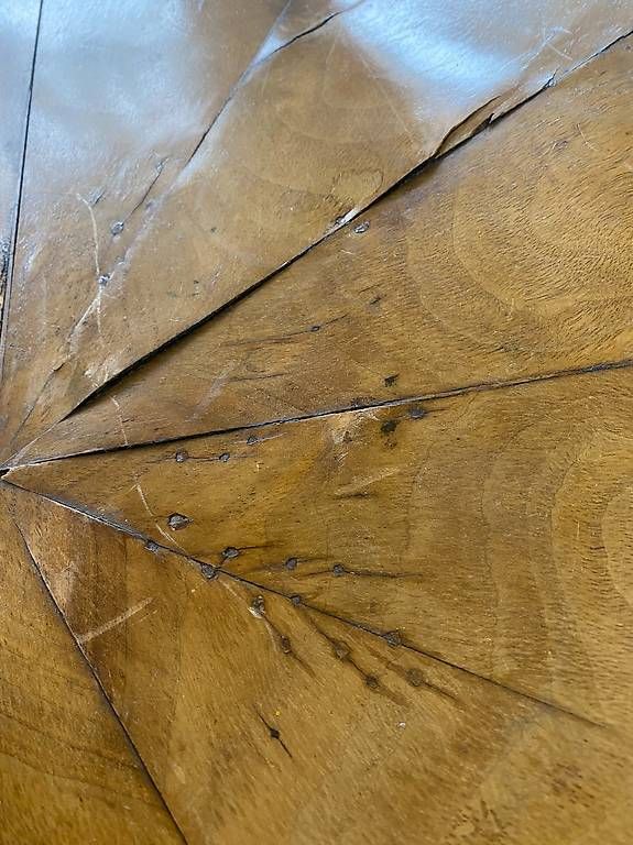 Tables: Wunderschöner runder Holztisch aus Nussbaum – D'occasion à Spiez par zuckerbaeckerin78 1