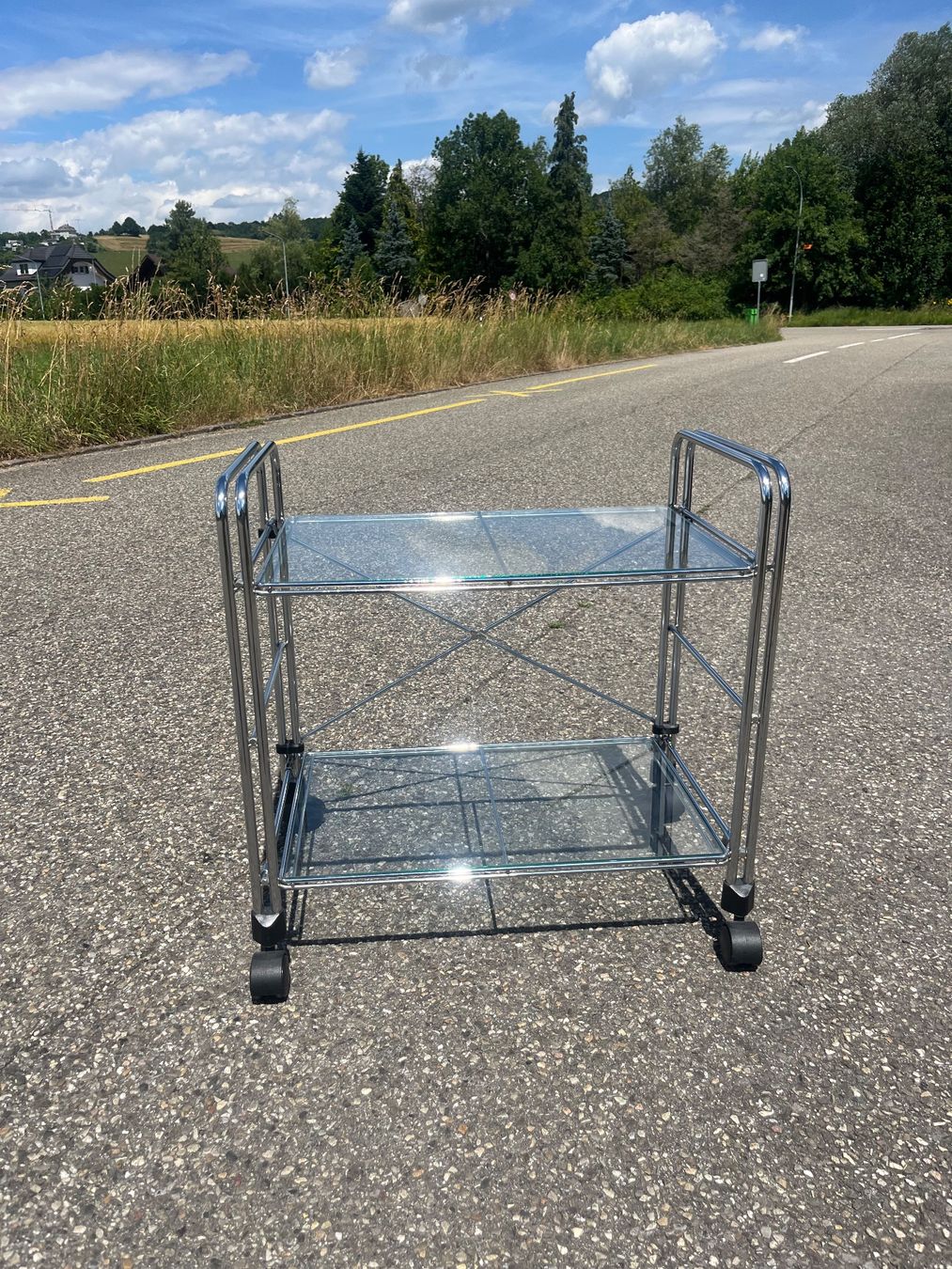 Mobilier: Vintage Beistelltisch Chrom Glas – D'occasion à Luzern par THINGS-11