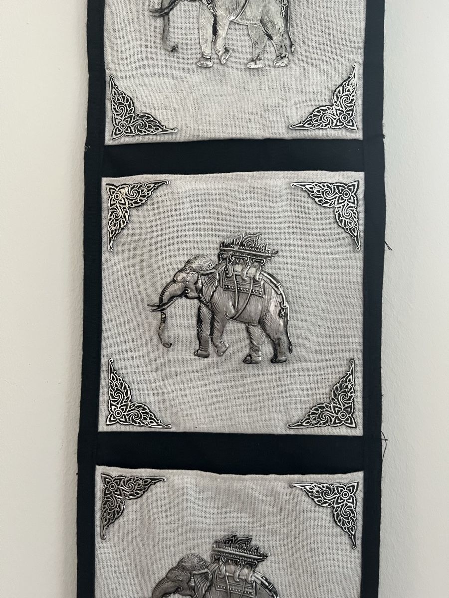 Tutte le decorazioni: Indischer Wandbehang Elefanten – Usato da Arboldswil venduto da Sonnenelfe 1