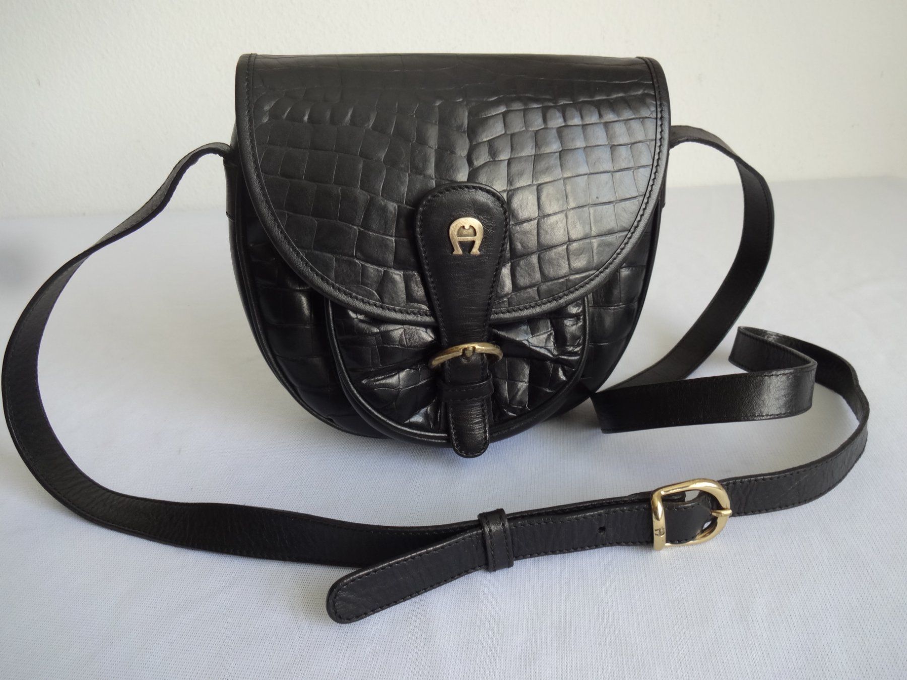 Aigner Borse da donna: "" AIGNER "" Munich Echt Leder Umhängetasche – Usato da Frauenfeld venduto da rey06