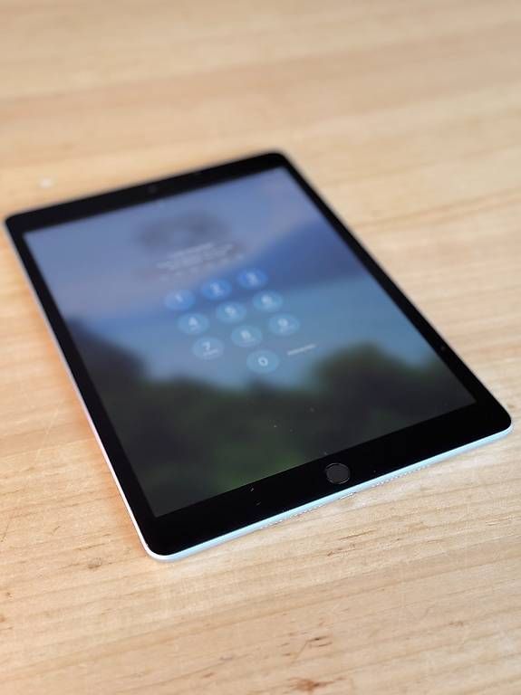 Apple Tablet PC: iPad 9, 64 GB, space grey – Gebraucht aus Zürich von badeferien