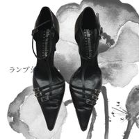 Schwarze Stilettos mit Riemchen und Schnallenverzierung