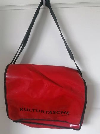 "Kulturtasche" aus planenartigem Marterial, wie von Freitag