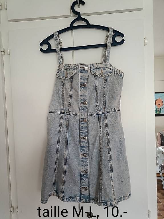 Vestiti: Diverses robes, info sur photo – Usato da Cugy FR venduto da angelica214 1