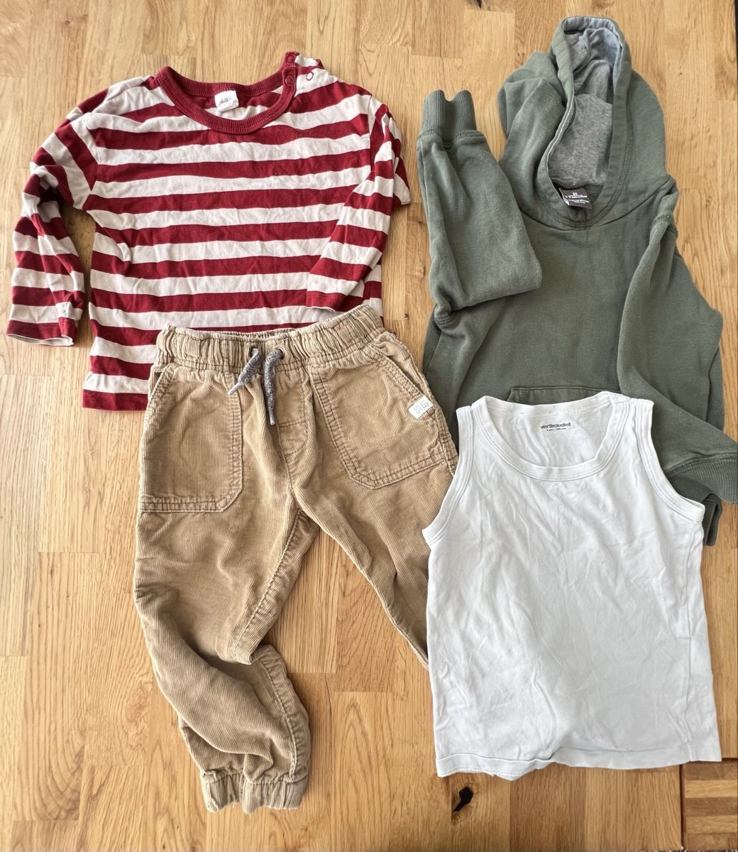 Lotti & Set di vestiti: Kleiderpaket Jünge 92/98 – Usato da Zollikerberg venduto da Huglina