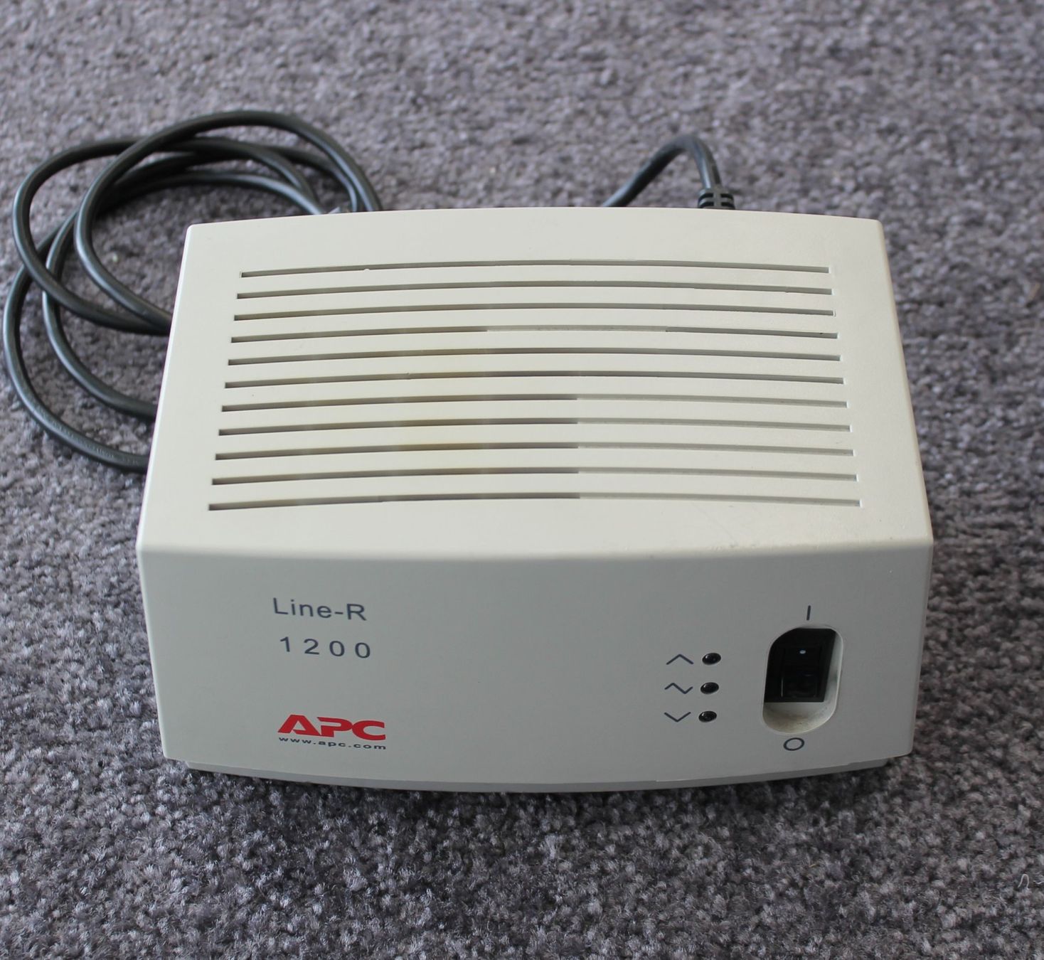 Apc Componenti elettronici: APC Line 1200 Spannungsregler – Usato da Ebikon venduto da Dan40