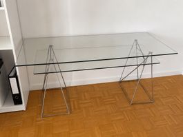 Glas-Schreibtisch mit Chromgestell – modern & zeitlos