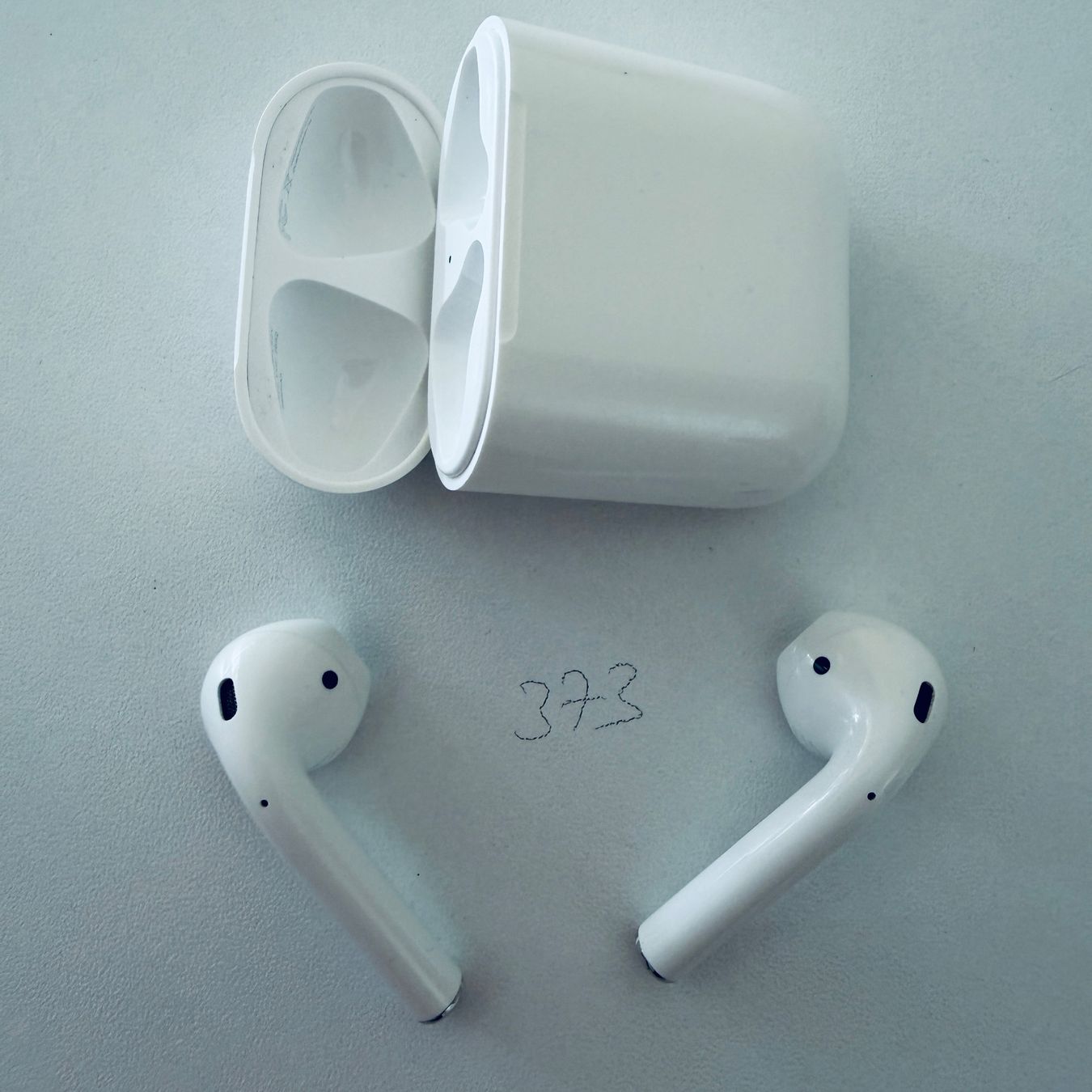 Apple Kopfhörer: Original Apple AirPods 2 Gen. Wireless Kopfhörer & Case – Gebraucht aus Basel von MY.AIRPODS.SHOP 2