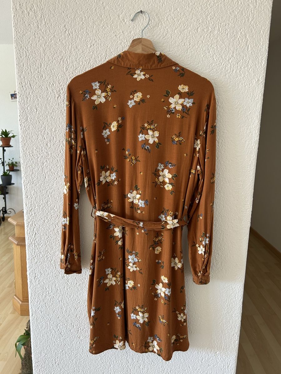 C&A Kleider: Braunes Blumenkleid, Grösse 44 – Neu (gemäss Beschreibung) aus Meisterschwanden von ram_llm5 1