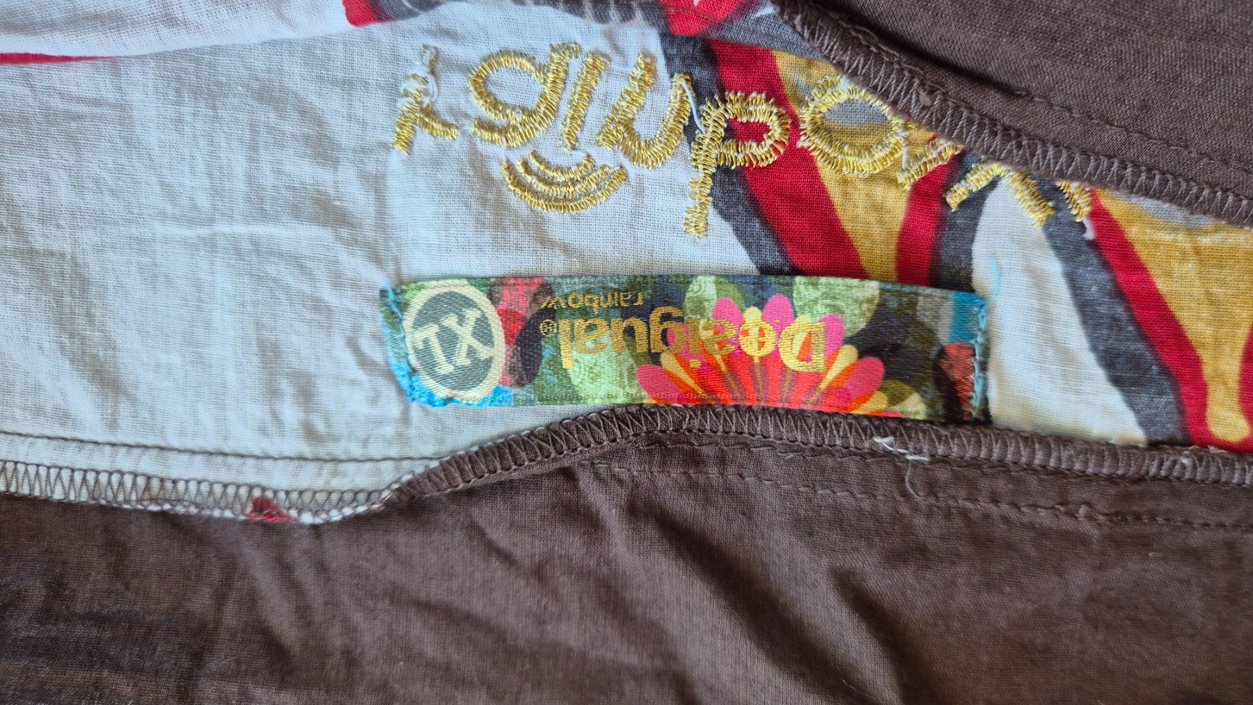 Desigual T-shirts: Simpatica maglia Desigual – Neuf (Voir description) à Gordevio par RUBY104 1
