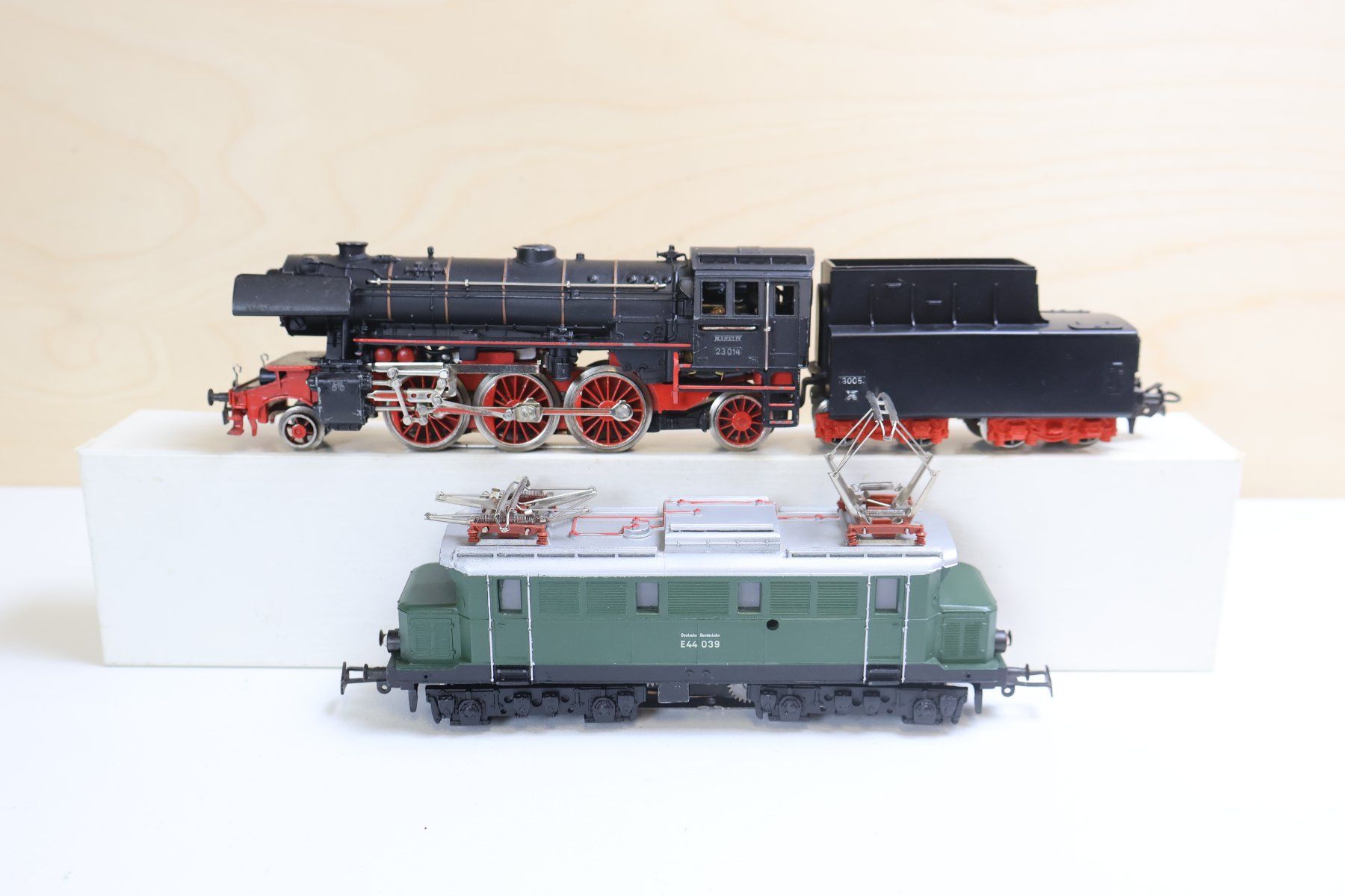 Märklin Modellini di ferrovie: Märklin 2 x grosse Loks - H0 Doppelpack - schöne Modelle – Usato da Winterthur venduto da Monstera 2