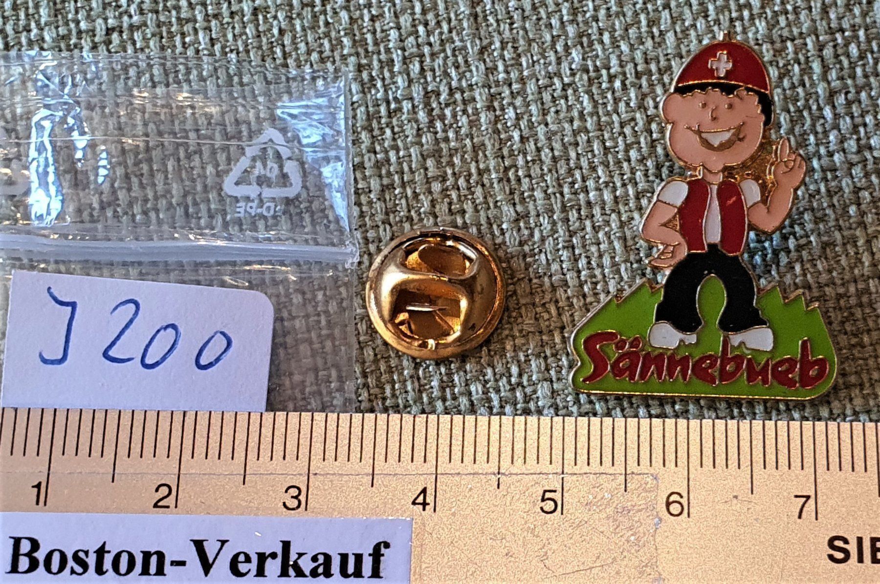 Plaketten & Abzeichen: J200 - Pin Schweizer Sännebueb – Gebraucht aus Reinach BL von Boston-Verkauf 1