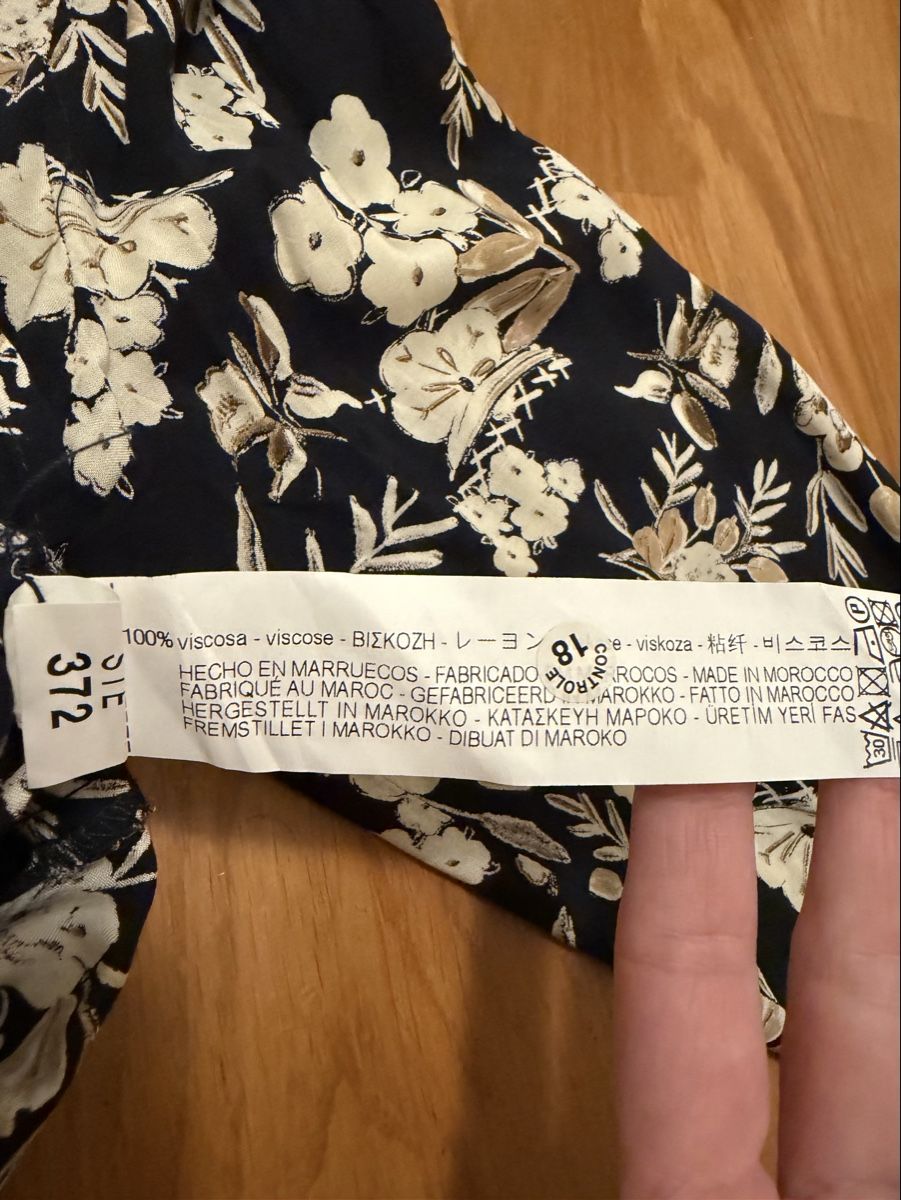 Zara Blusen: Zara Basic Bluse schwarz mit Blumenmuster Grösse XL. – Neu (gemäss Beschreibung) aus Adliswil von StephanieAnnina 8