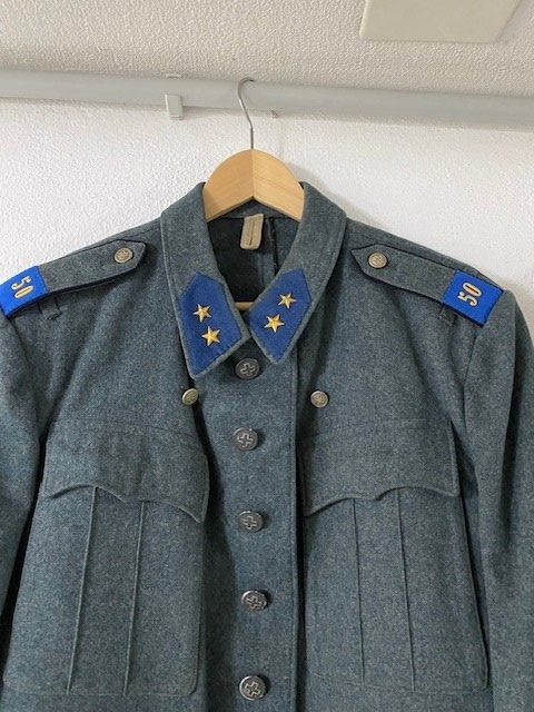 Schweizer Armee Uniformen: UNIFORM  CH ARMEE – Gebraucht aus Chur von  3