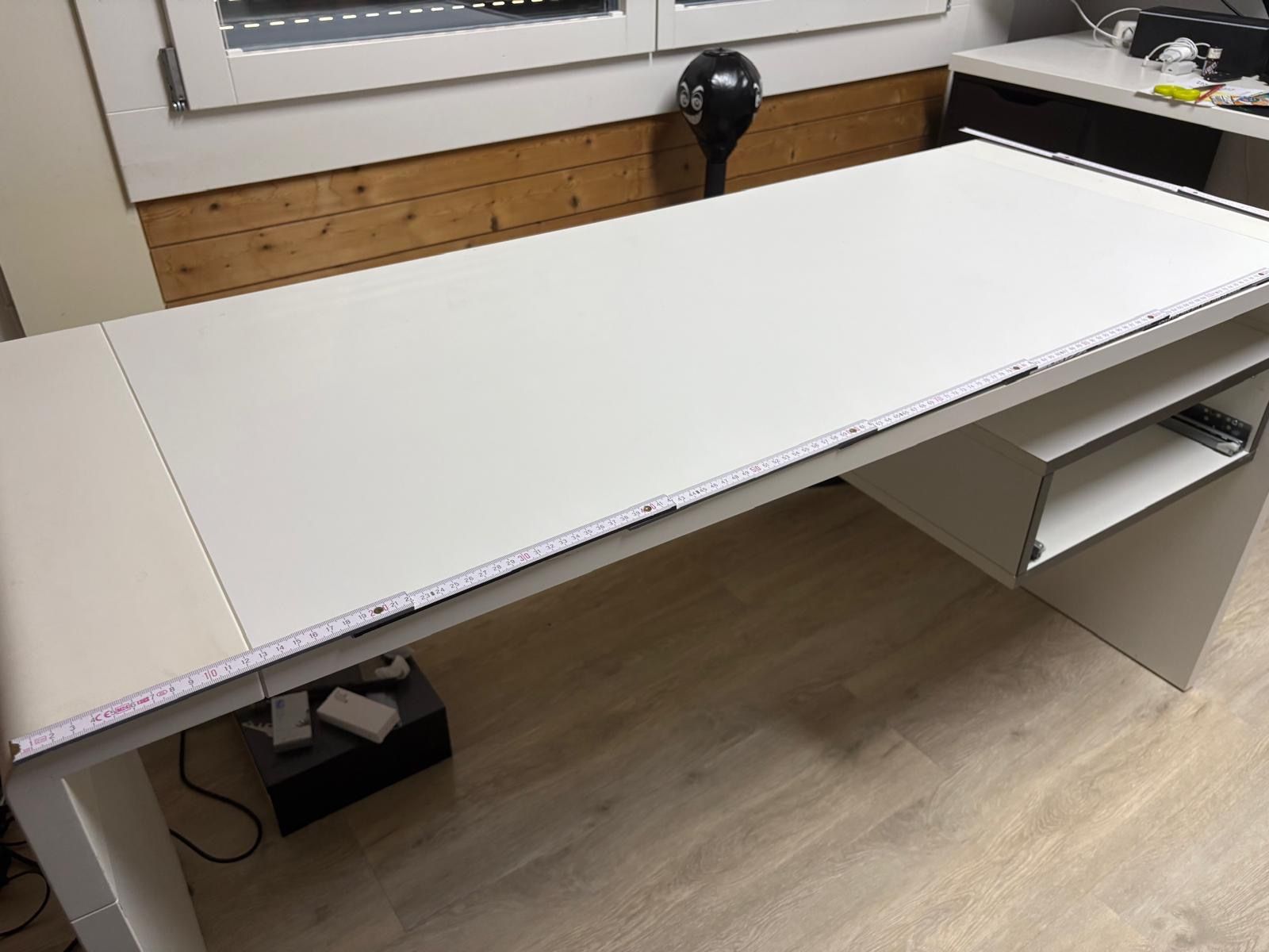 Bureaux: Schreibtisch – D'occasion à Eschenz par plecas