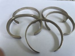 5 Silberarmreifen