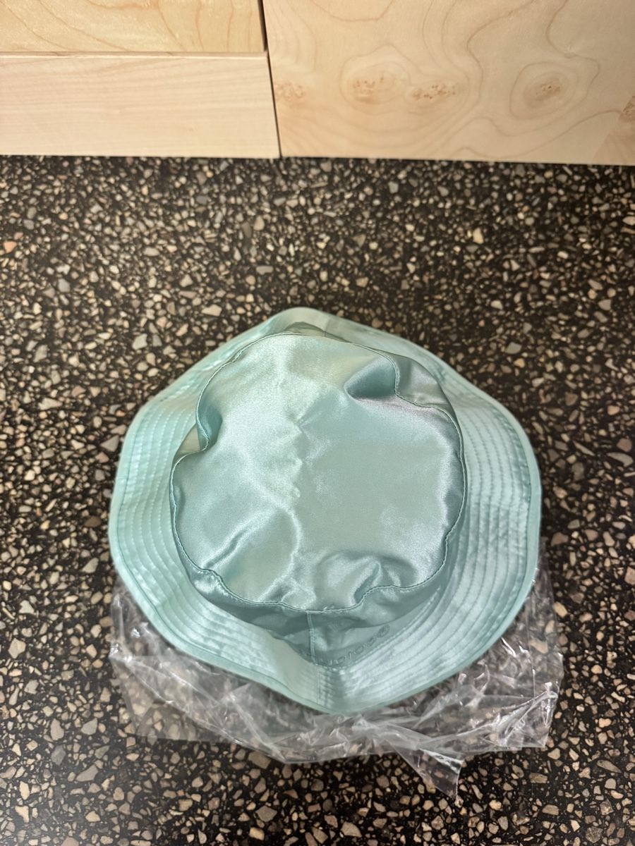 Copricapi, berretti & cappellini: NEW Acne studios bucket hat – Nuovo e nell'imballaggio originale da Zürich venduto da gva_r9gs 1