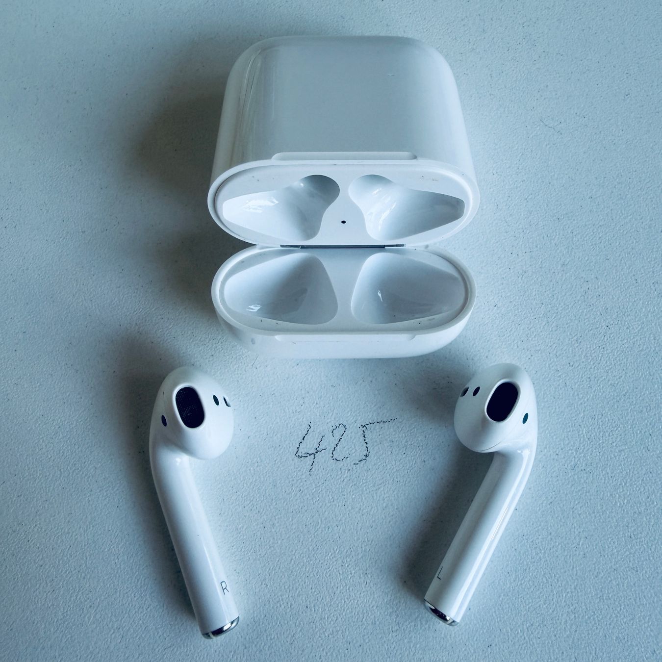 Apple Kopfhörer: Original Apple AirPods 2 Gen. Wireless Kopfhörer & Case – Gebraucht aus Basel von MY.AIRPODS.SHOP 1