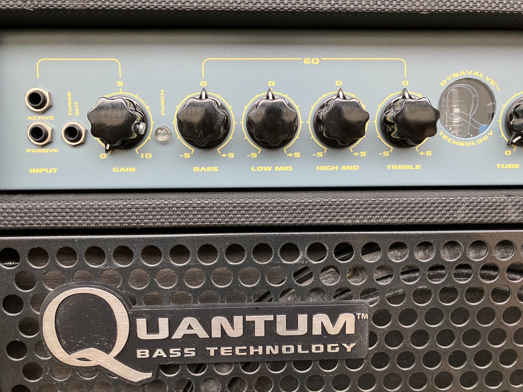 Bassverstärker Hughes & Kettner Quantum QC 415 Combo 400W