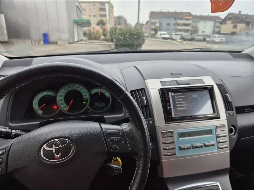 Toyota Automobili: toyota corolla verso 2.2 pour export – Difettoso da La Neuveville venduto da ewa_b2h6 2
