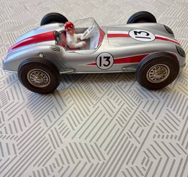Voitures modèles: Blechauto mit Fahrer und Antrieb – D'occasion à Mettlen par Bootsbau0 4