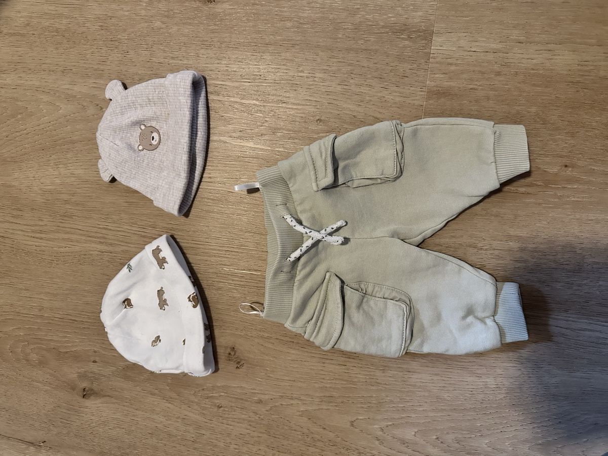 C&A Lotti & Set di vestiti: C&A Mützchen & Hose – Nuovo (secondo la descrizione) da Tägerig venduto da Unbekannt5522