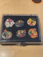 6 alte Knorr Pins mit Box