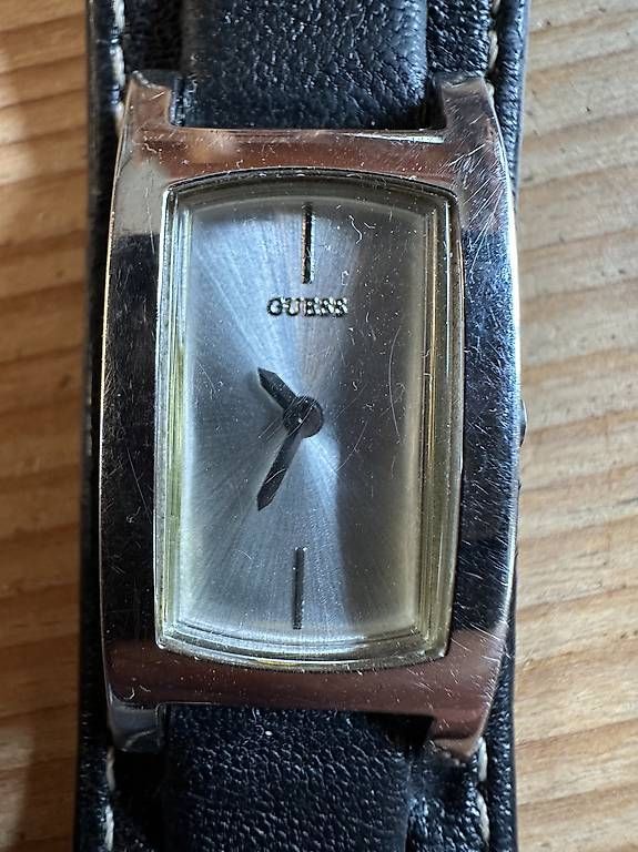 Orologi: Damen Uhr Guess – Usato da Horgen venduto da mhallensleben 1